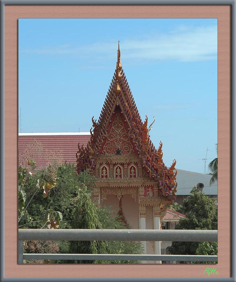 Nong Khia Temple near bridge