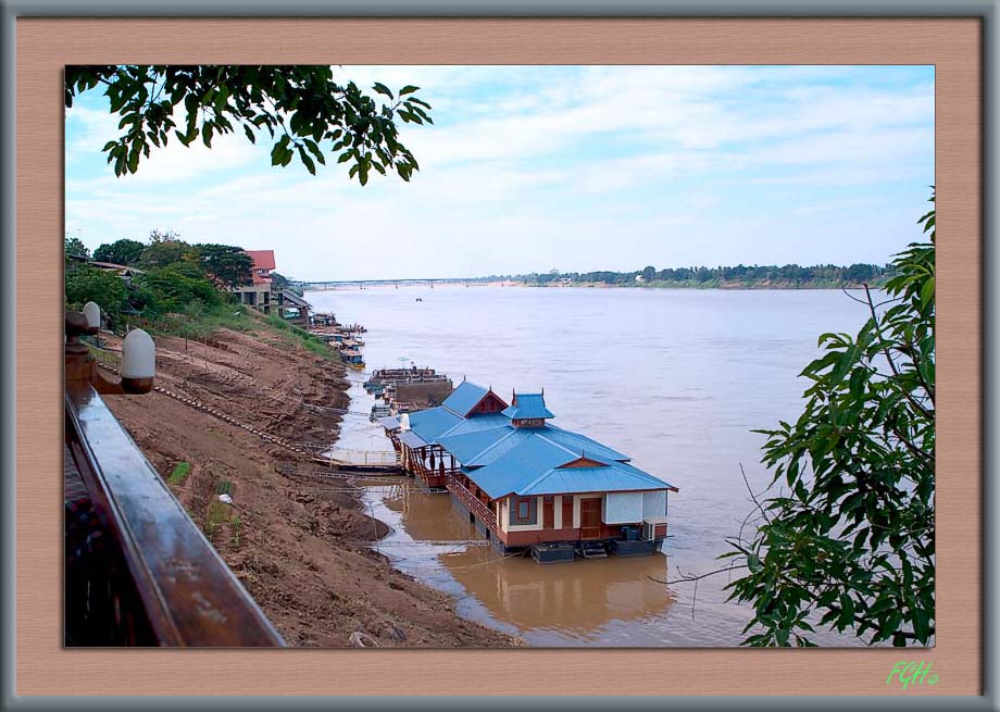 MaekhongHouseBoat